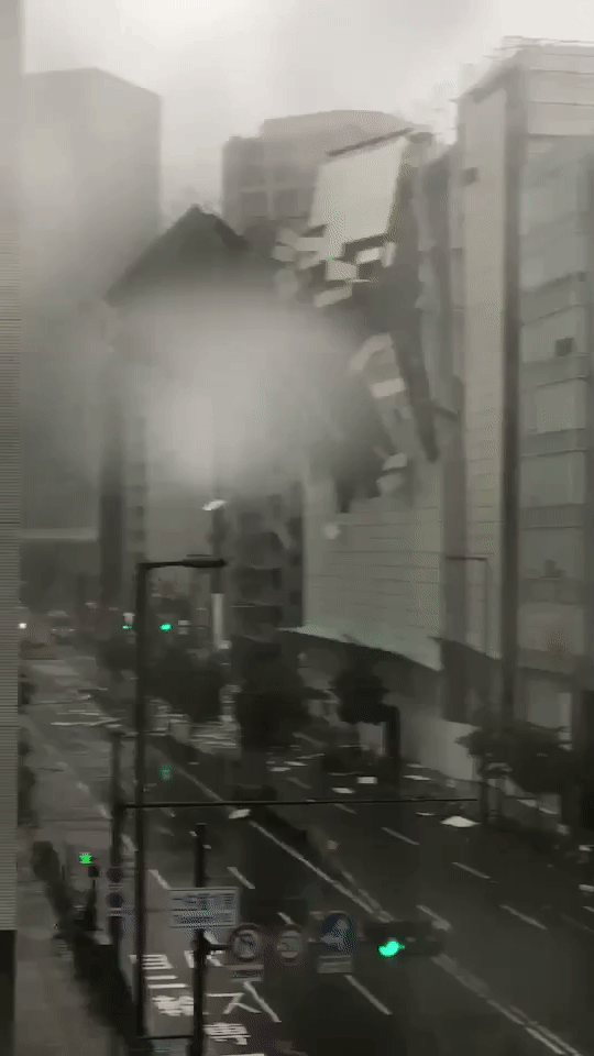 Những thước phim ghi lại sự tàn phá kinh hoàng của siêu bão Jebi khi đổ bộ vào Nhật Bản - Ảnh 7.