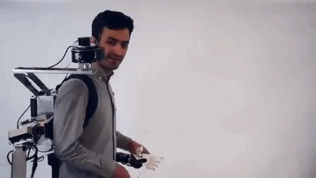 Robot telepresence này chính là hai cánh tay điều khiển từ xa bằng công nghệ thực tế ảo - Ảnh 2.