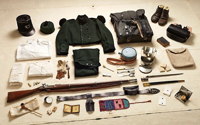 Từ chiến tranh trung cổ cho tới thời hiện đại, đây là tất cả những vật dụng mà binh lính từng mang ra trận - Ảnh 9.