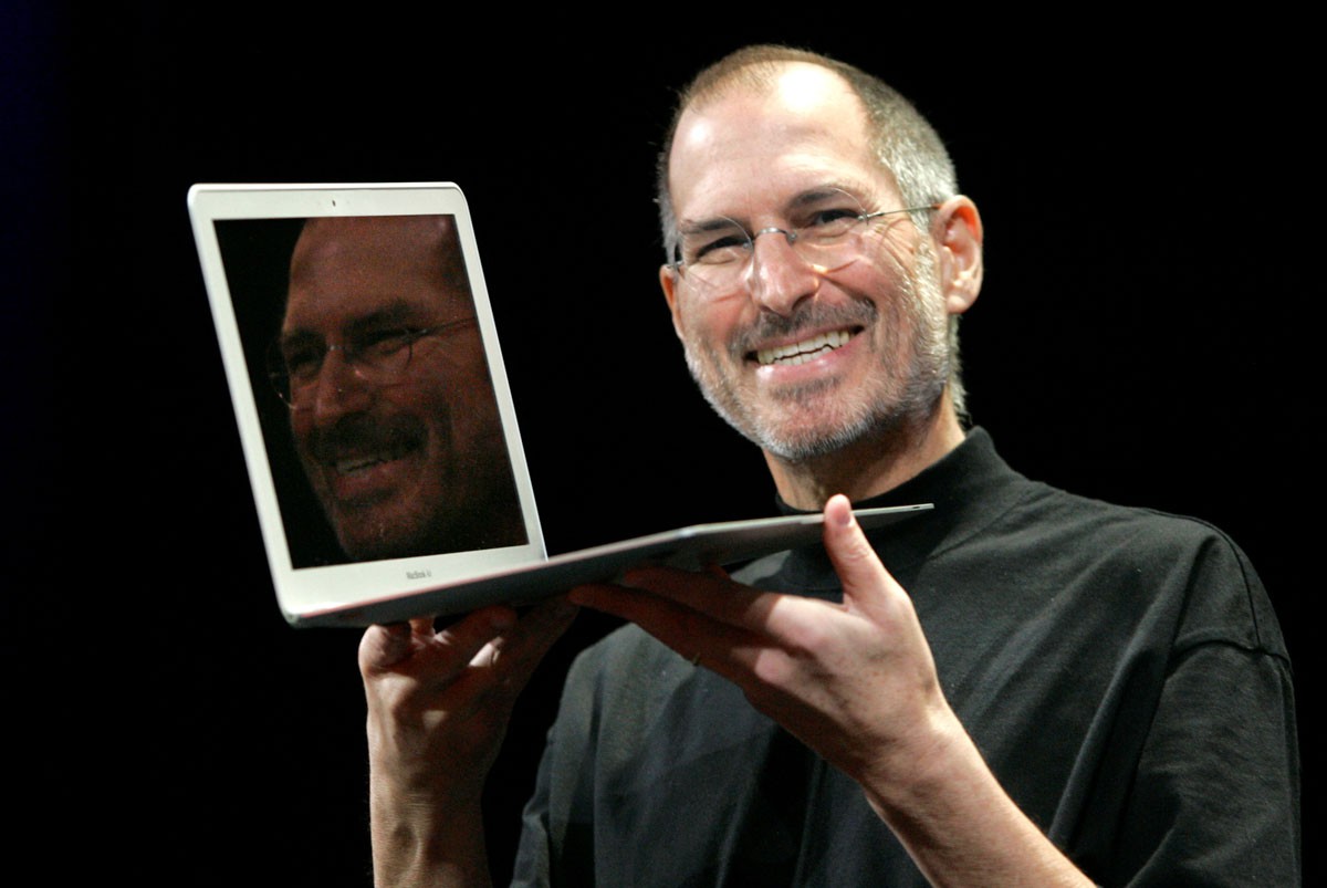 v-o-ng-y-n-y-10-n-m-tr-c-steve-jobs-thay-i-t-ng-lai-c-a-laptop