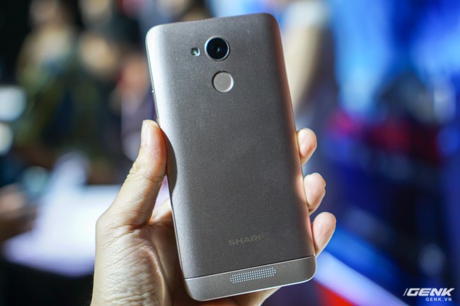 Sharp đưa điện thoại viền siêu mỏng AQUOS S2 vào Việt Nam, giá 6,99 triệu đồng, hấp dẫn hơn hẳn so với hàng xách tay - Ảnh 11.