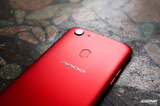 Cận cảnh Oppo F5 phiên bản đỏ rực, chính thức cho đặt hàng từ ngày mai, giá không đổi 6.990.000 đồng - Ảnh 8.