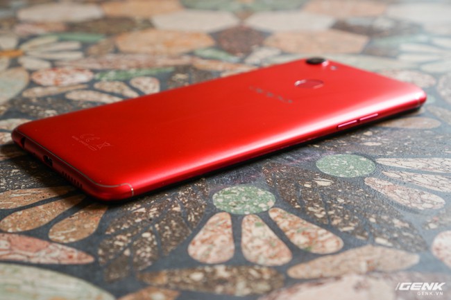 Cận cảnh Oppo F5 phiên bản đỏ rực, chính thức cho đặt hàng từ ngày mai, giá không đổi 6.990.000 đồng - Ảnh 4.