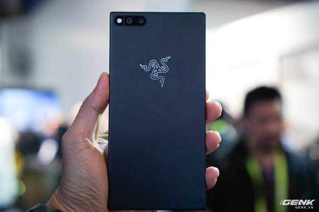 [CES 2018] Cận cảnh Razer Phone và Project Linda, thiết bị biến Razer Phone thành laptop - Ảnh 1.