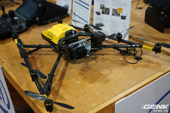 [CES 2018] Intel giới thiệu mẫu drone Falcon™ 8 - Ảnh 1.