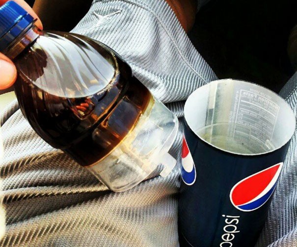  Tưởng là chai Pepsi đầy nước mà không phải vậy 