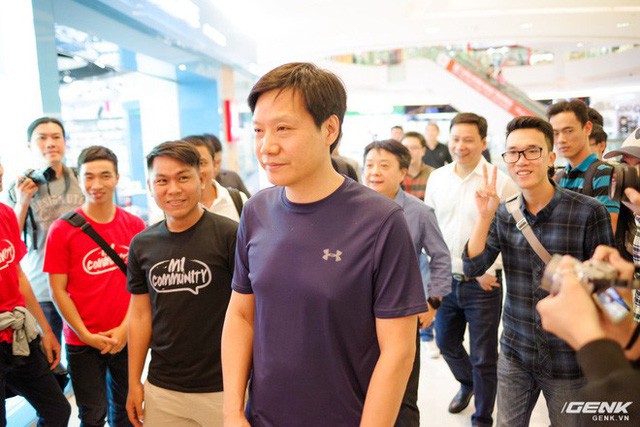 CEO Xiaomi Lei Jun: Chúng tôi bán sản phẩm cùng tính năng nhưng giá chỉ bằng một nửa đối thủ, kỳ vọng trở thành số 1 tại Việt Nam - Ảnh 1.