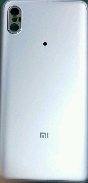 Xiaomi Mi 6X lộ ảnh mặt sau, camera kép xếp dọc chẳng khác gì iPhone X - Ảnh 1.