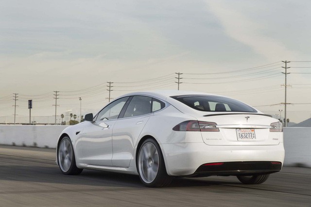 Chồng siêu mẫu Ngọc Thạch tậu Tesla Model S tăng tốc từ 0 – 100 km trong 2,7 giây - Ảnh 3.