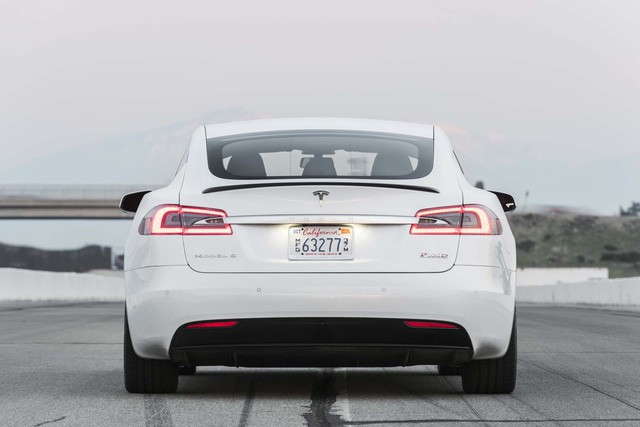 Chồng siêu mẫu Ngọc Thạch tậu Tesla Model S tăng tốc từ 0 – 100 km trong 2,7 giây - Ảnh 7.