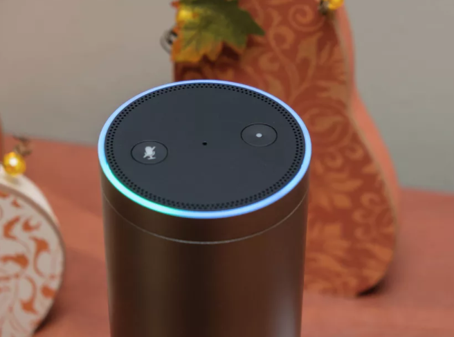 Trong năm 2018, trợ lý ảo Alexa của Amazon sẽ được tích hợp vào cả tai nghe và đồng hồ thông minh - Ảnh 1.