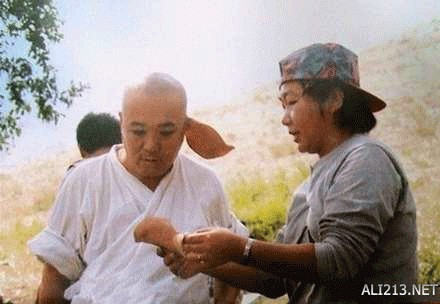 “Ngã ngửa” với sự thật về cảnh Tôn Ngộ Không làm phép trong phim kinh điển Tây Du Ký - Ảnh 6. “Ngã ngửa” với sự thật về cảnh Tôn Ngộ Không làm phép trong phim kinh điển Tây Du Ký - Ảnh 6.