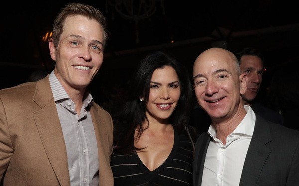 Jeff Bezos đã bí mật hẹn hò với cựu ngôi sao truyền hình 49 tuổi trước khi ly hôn - Ảnh 1.