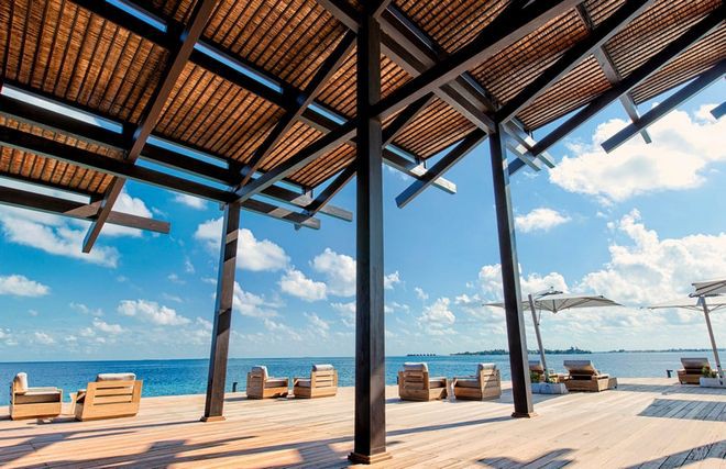 Tham quan khu nghỉ dưỡng xa hoa trên đảo nhân tạo với hệ thống pin Mặt Trời ngay trên mái nhà tại Maldives - Ảnh 10.