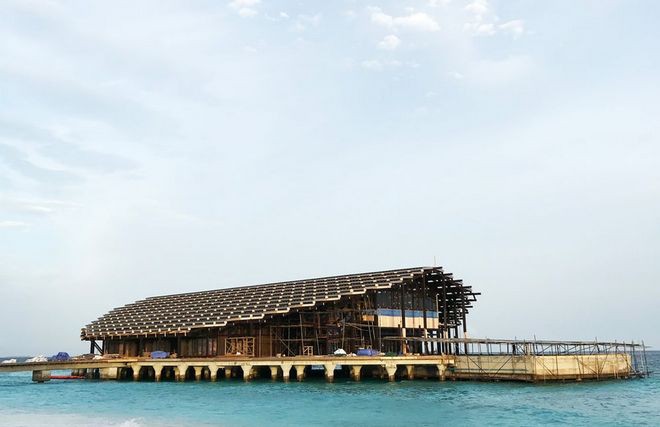 Tham quan khu nghỉ dưỡng xa hoa trên đảo nhân tạo với hệ thống pin Mặt Trời ngay trên mái nhà tại Maldives - Ảnh 6.