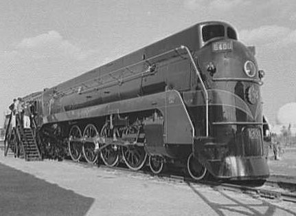 Chào mừng đến thế kỷ 20, khi đầu máy xe lửa có thiết kế đậm chất khoa học viễn tưởng - Ảnh 1.