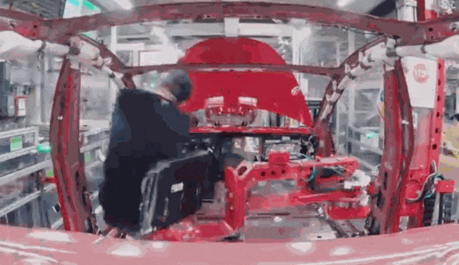 [Video time-lapse] Theo dõi trọn vẹn quy trình sản xuất một chiếc xe điện Tesla Model 3 trong công xưởng như thế nào? - Ảnh 2.