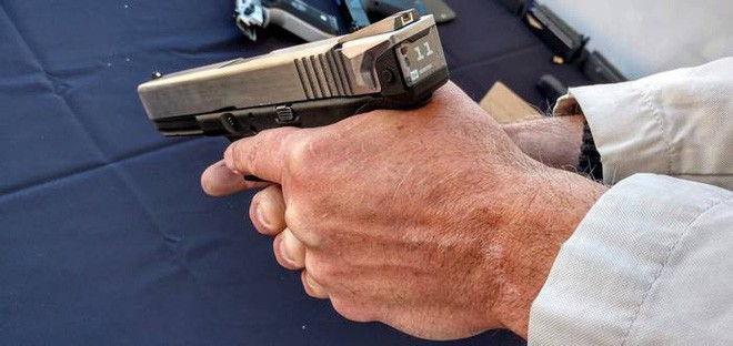 Hộp khóa nòng thông minh đầu tiên trên thế giới với màn hình hiển thị số đạn trong súng - Ảnh 3.