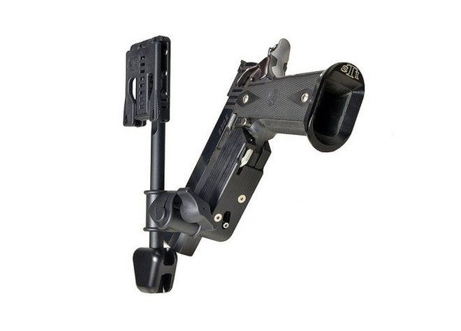 Lấy ý tưởng từ chân máy ảnh, nhiếp ảnh gia Nhật Bản chế tạo móc treo bao súng giúp bắn nhanh như Lucky Luke - Ảnh 1.