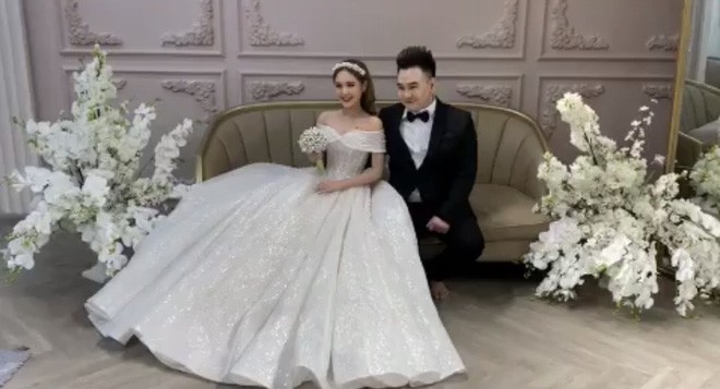 Lộ ảnh cưới của streamer nổi tiếng Xemesis và bạn gái hot girl kém tuổi Ngày về chung nhà đã