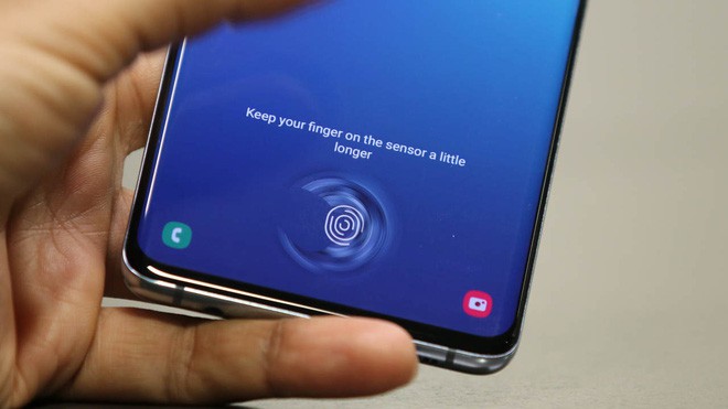 Vì sao bảo mật bằng vân tay của Galaxy S10 lại dễ dàng bị vượt qua chỉ với một miếng dán màn hình giá rẻ - Ảnh 3.