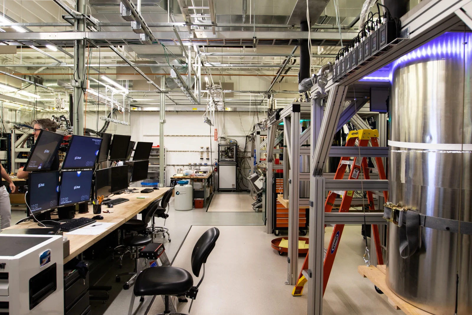 Đây là siêu máy tính lượng tử Google Sycamore, được lưu giữ tại -273 độ C, giải được bài toán mọi máy tính trên thế giới chịu thua - Ảnh 1. Đây là siêu máy tính lượng tử Google Sycamore, được lưu giữ tại -273 độ C, giải được bài toán mọi máy tính trên thế giới chịu thua - Ảnh 1.