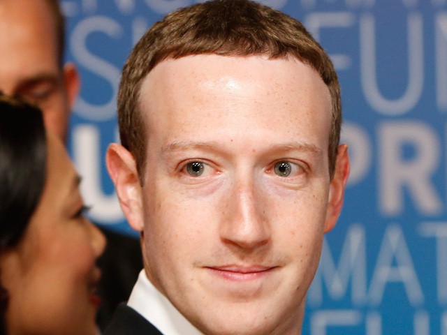 Để kiểu tóc ‘bát úp quý tộc’ đi điều trần trước Quốc hội Mỹ, Mark Zuckerberg bị một nữ Nghị sỹ ‘cà khịa’ ngay tại trận và bị ‘troll’ bất tận trên Twitter - Ảnh 2.