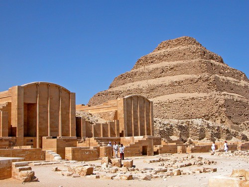 Phát hiện hàng trăm kim tự tháp cổ Ai Cập, nằm ẩn sâu ngay phía dưới lòng đất - Ảnh 1.