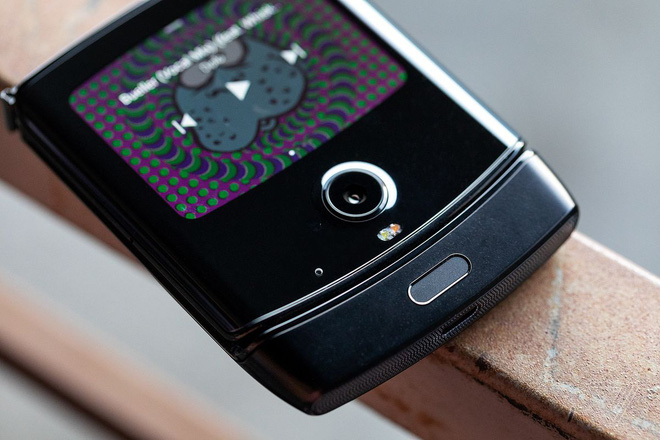 Motorola Razr chính thức được hồi sinh với hình hài của một chiếc smartphone Android màn hình gập, giá 1.500 USD - Ảnh 7.