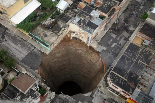 The 12 most mysterious deep holes on the planet: Hundred like a gate to hell, overwhelming anyone who witnessed it - Photo 12.