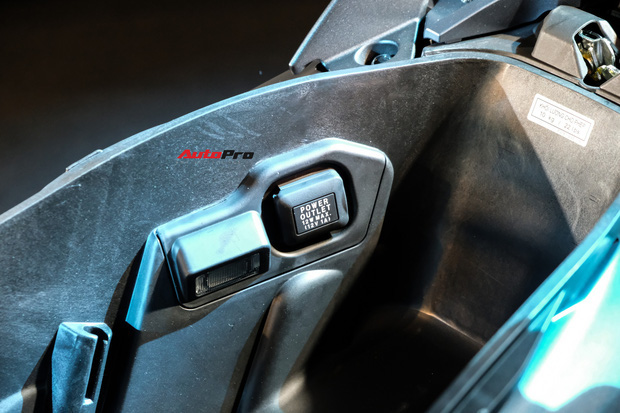 Sạc điện thoại trong cốp xe: Điểm mới của Honda Air Blade 2020 khiến nhiều người ái ngại và tranh cãi xôn xao - Ảnh 1.