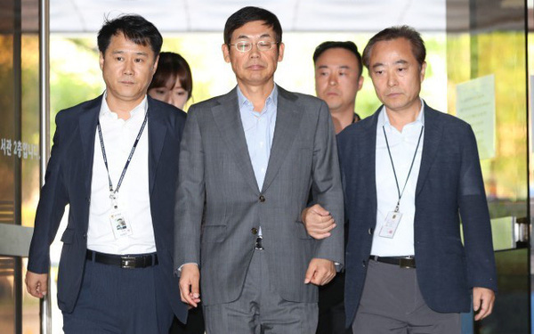 Chủ tịch Samsung Electronics bị tuyên án tù 1,5 năm - Ảnh 1.