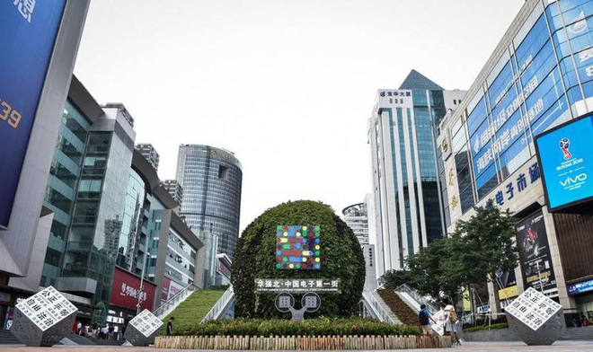  Hoa Cường Bắc - Khu chợ điện tử nổi tiếng nhất Trung Quốc nay bị nhuộm hồng bởi đồ mỹ phẩm - Ảnh 2.