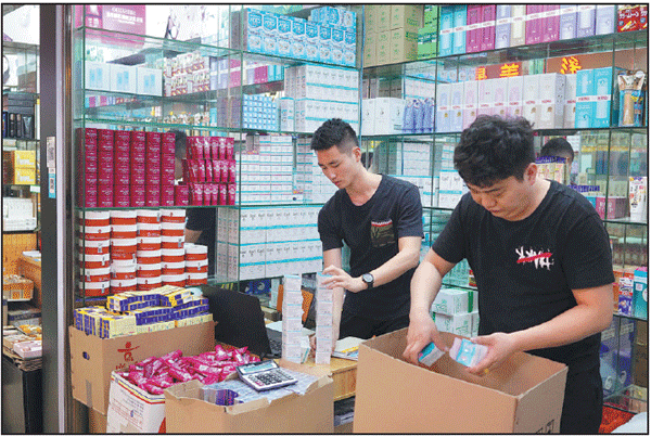  Hoa Cường Bắc - Khu chợ điện tử nổi tiếng nhất Trung Quốc nay bị nhuộm hồng bởi đồ mỹ phẩm - Ảnh 6.