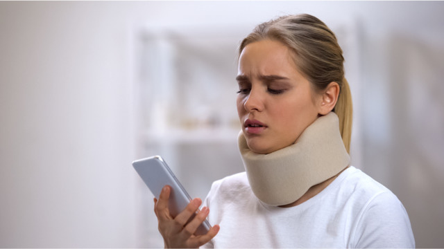 Kể từ khi iPhone ra mắt năm 2007, số ca chấn thương vùng đầu liên quan đến điện thoại di động đã tăng vọt - Ảnh 1.