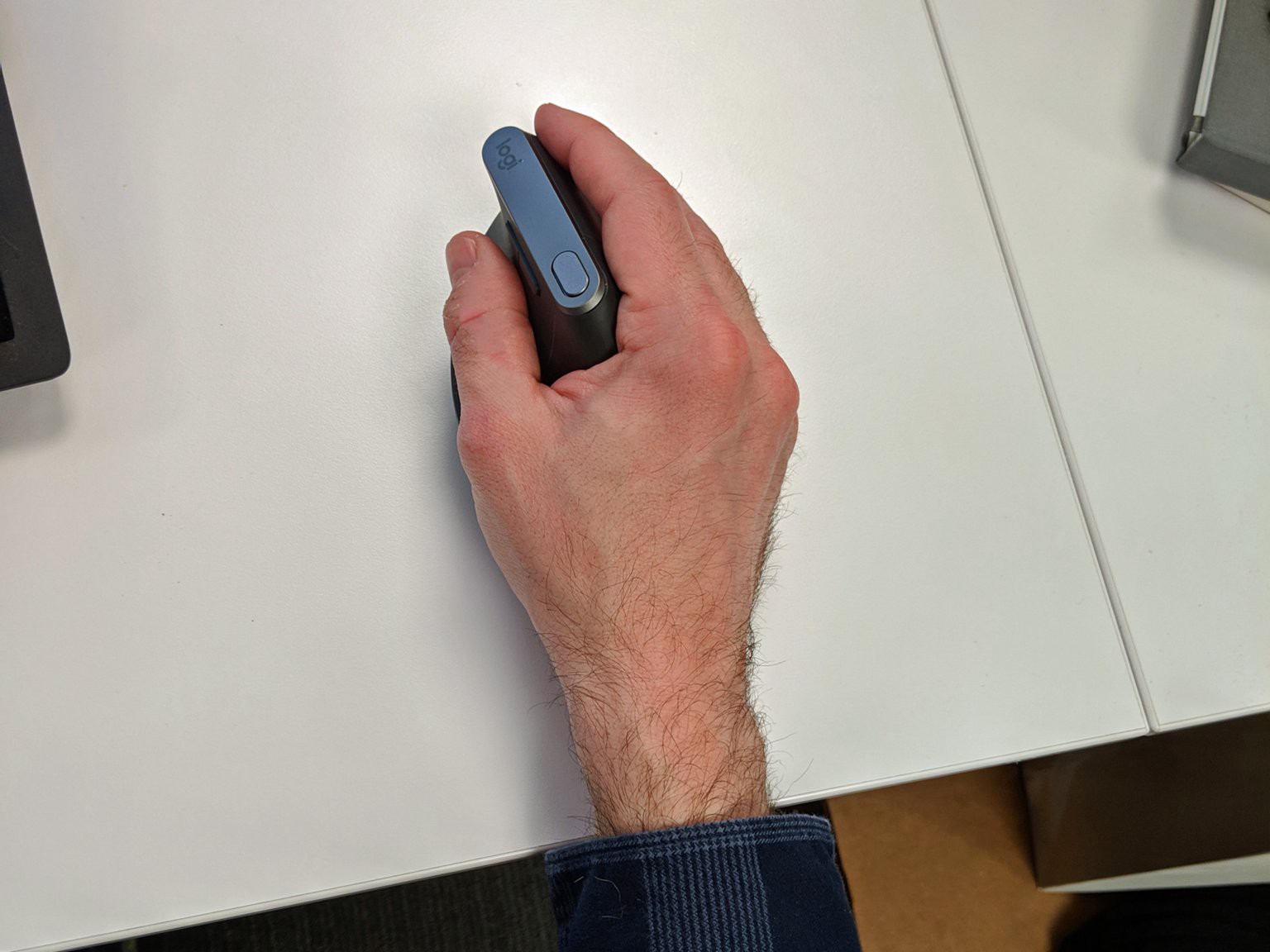 Đ&aacute;nh gi&aacute; chuột dọc Logitech MX Vertical: Con chuột m&aacute;y t&iacute;nh cuối c&ugrave;ng m&agrave; bạn cần mua - Ảnh 2.