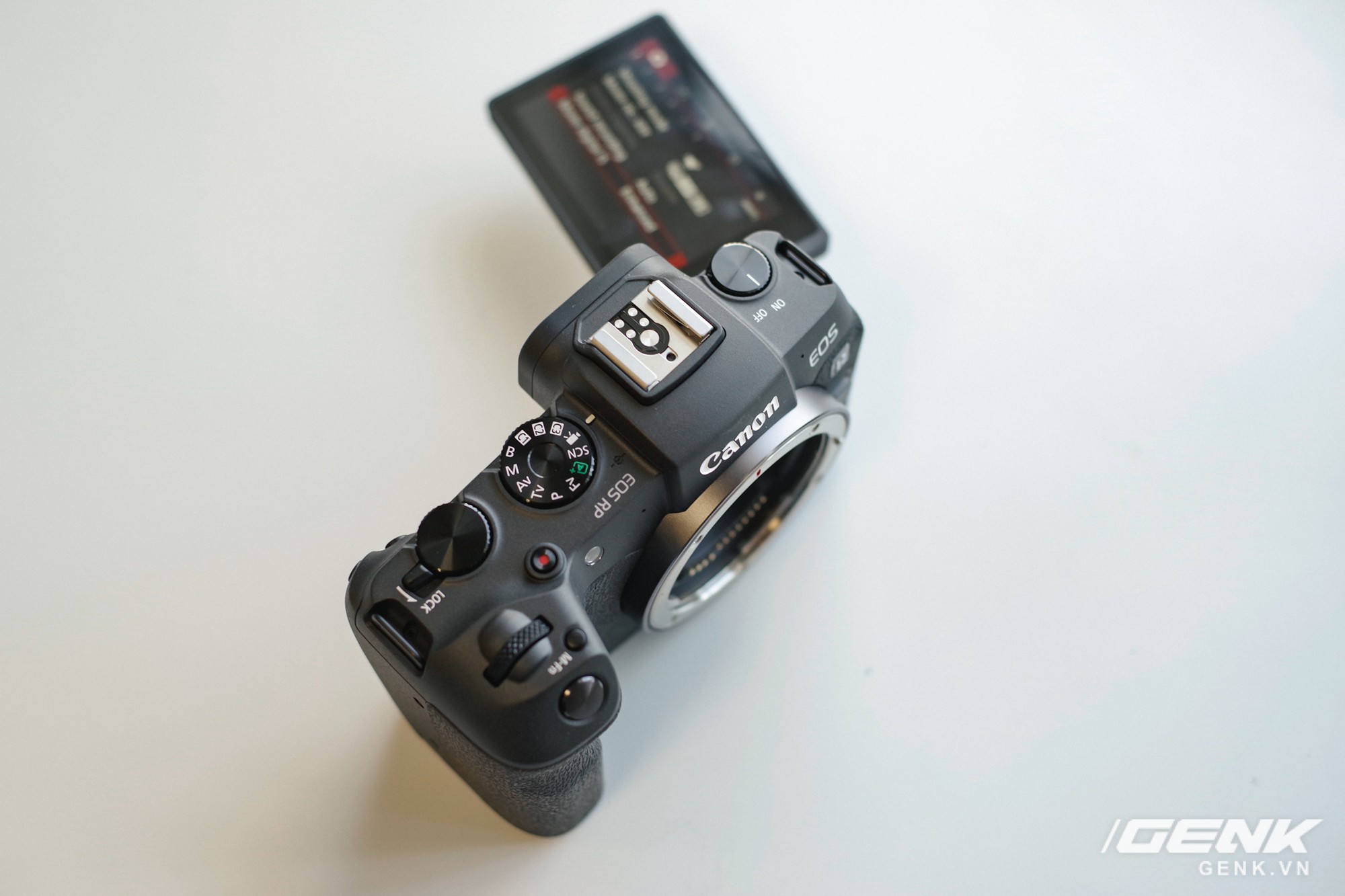 Canon chính thức ra mắt EOS RP: cảm biến full-frame, kích thước nhỏ gọn, giá 38 triệu đồng - Ảnh 21. Canon chính thức ra mắt EOS RP: cảm biến full-frame, kích thước nhỏ gọn, giá 38 triệu đồng - Ảnh 21.