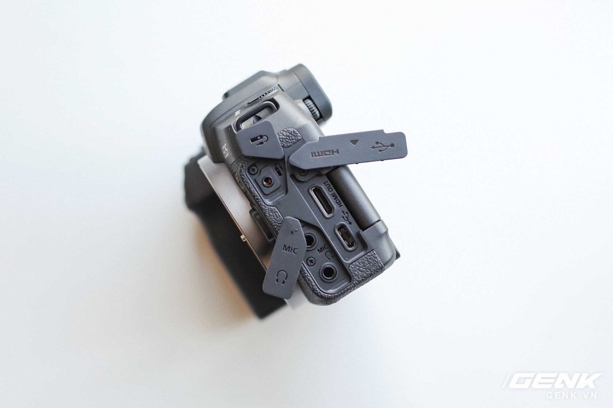 Canon chính thức ra mắt EOS RP: cảm biến full-frame, kích thước nhỏ gọn, giá 38 triệu đồng - Ảnh 16. Canon chính thức ra mắt EOS RP: cảm biến full-frame, kích thước nhỏ gọn, giá 38 triệu đồng - Ảnh 16.