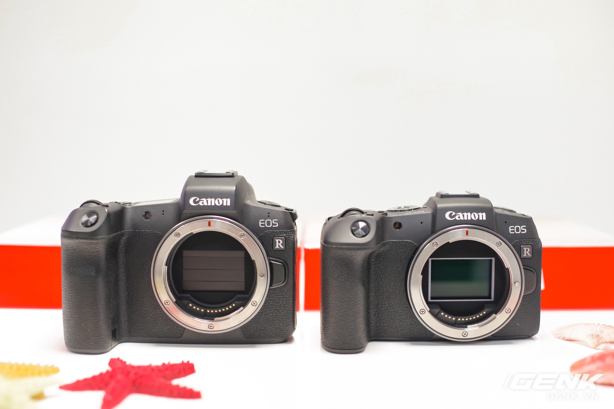 Canon chính thức ra mắt EOS RP: cảm biến full-frame, kích thước nhỏ gọn, giá 38 triệu đồng - Ảnh 7. Canon chính thức ra mắt EOS RP: cảm biến full-frame, kích thước nhỏ gọn, giá 38 triệu đồng - Ảnh 7.