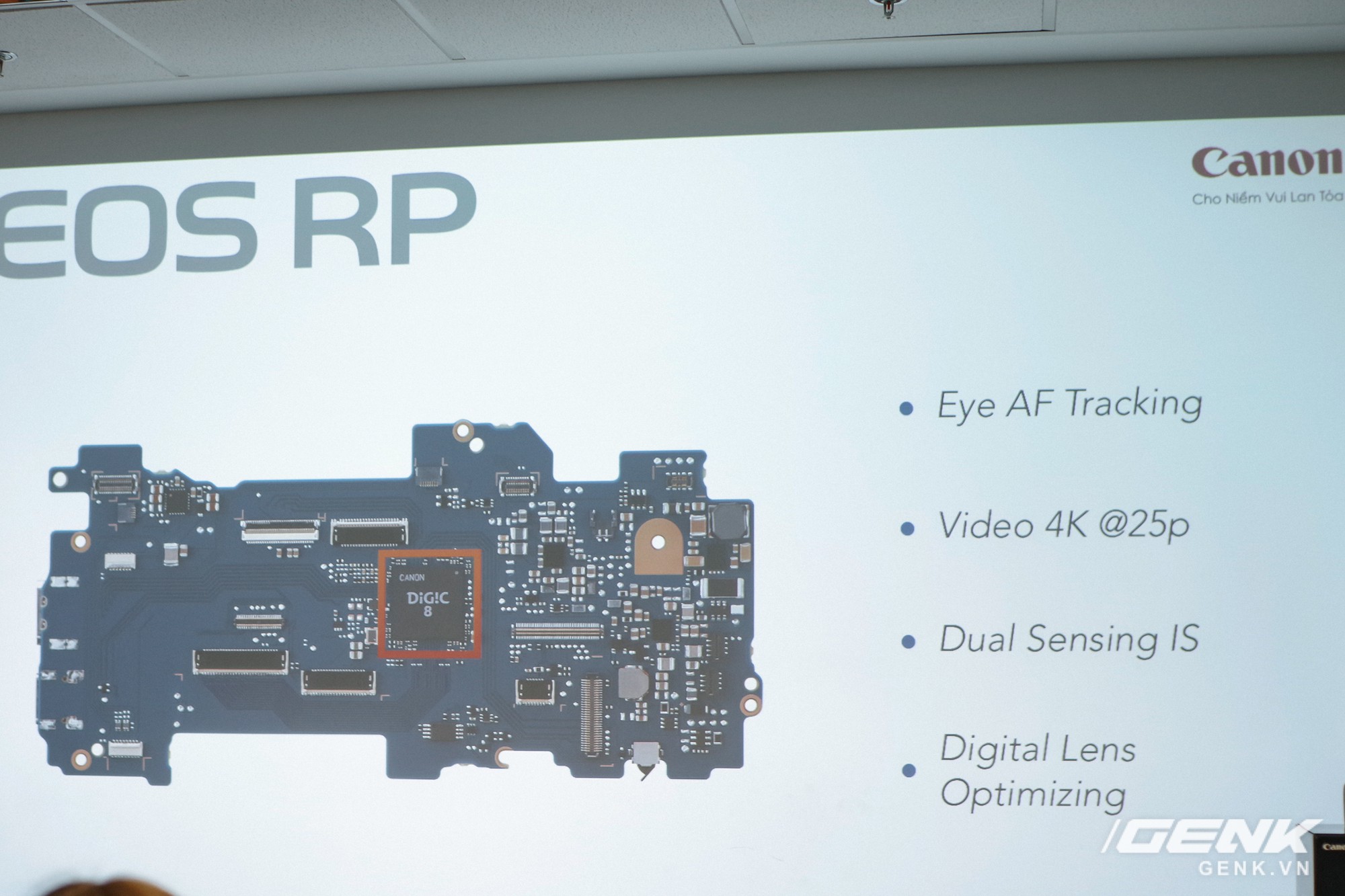 Canon chính thức ra mắt EOS RP: cảm biến full-frame, kích thước nhỏ gọn, giá 38 triệu đồng - Ảnh 11. Canon chính thức ra mắt EOS RP: cảm biến full-frame, kích thước nhỏ gọn, giá 38 triệu đồng - Ảnh 11.