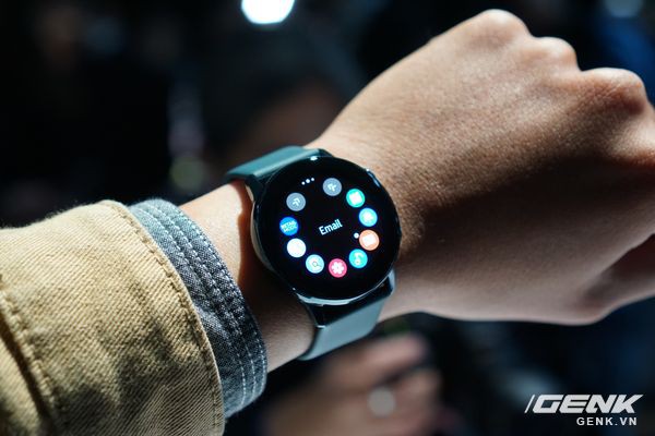 Cận cảnh Galaxy Watch Active: Chiếc smartwatch có thiết kế tinh tế nhất của Samsung - Ảnh 2.