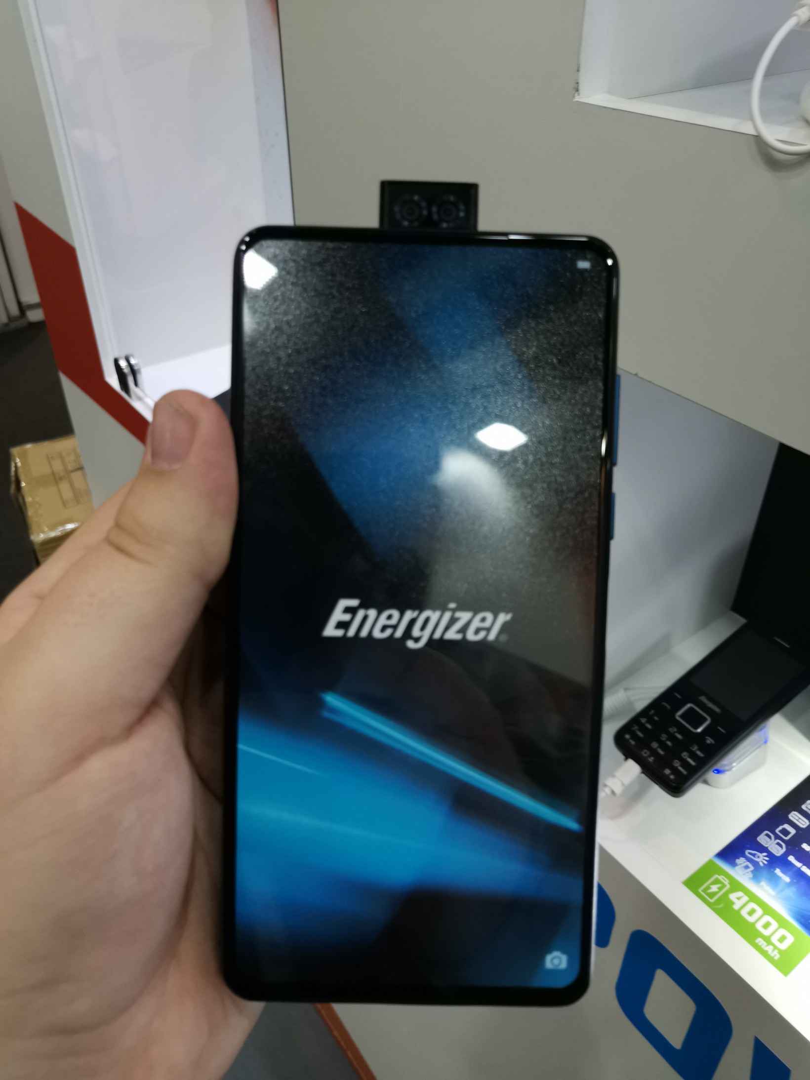 Tr&ecirc;n tay Energizer Power Max P18K Pop: Pin 18000mAh, d&agrave;y 18mm - Ảnh 4.