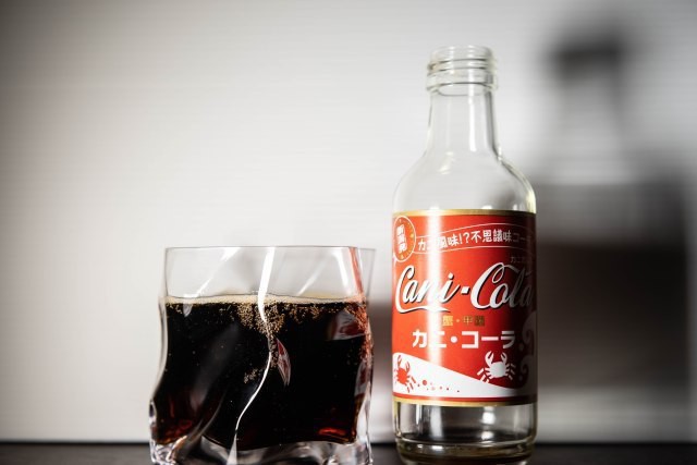 Một công ty Nhật vừa ra mắt Coca-cola vị cua, 62.000 đồng cho chai 200ml - Ảnh 3.