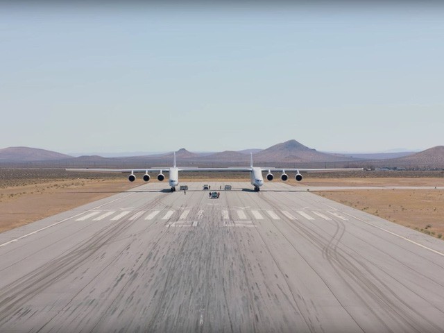 Cận cảnh chiếc máy bay lớn nhất thế giới do nhà đồng sáng lập Microsoft xây dựng  - Ảnh 2.