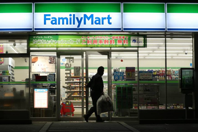 Thách thức khiến mô hình cửa hàng tiện lợi Nhật Bản không thể mở cửa 24/7 - Ảnh 2.