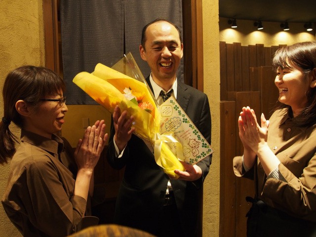Nhà hàng Nhật ra mắt dịch vụ liên hoan chia tay cho những viên chức nhảy việc nhưng không ai quan tâm - Ảnh 4.