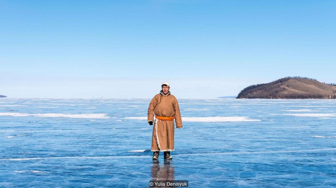 Lễ hội trên hồ đóng băng kỳ lạ của người Mông Cổ: Lạnh kinh hoàng nhưng đẹp đến mê mẩn - Ảnh 2.