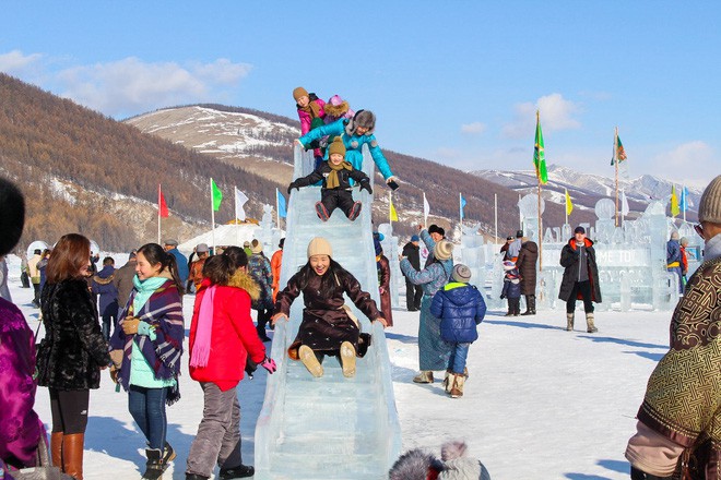 Lễ hội trên hồ đóng băng kỳ lạ của người Mông Cổ: Lạnh kinh hoàng nhưng đẹp đến mê mẩn - Ảnh 12.