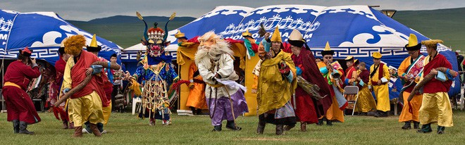 Lễ hội trên hồ đóng băng kỳ lạ của người Mông Cổ: Lạnh kinh hoàng nhưng đẹp đến mê mẩn - Ảnh 14.