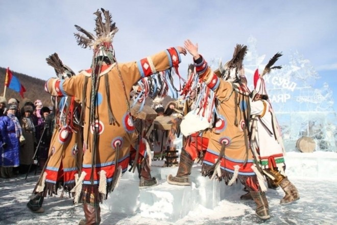 Lễ hội trên hồ đóng băng kỳ lạ của người Mông Cổ: Lạnh kinh hoàng nhưng đẹp đến mê mẩn - Ảnh 18.